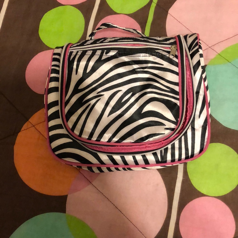 Travel makeup bag